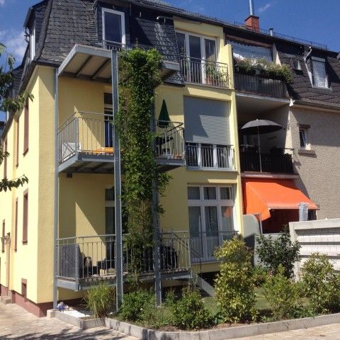 Umbau und Kernsanierung eines Mehrfamilienhauses einschl. DG-Ausbau und Anbau einer Balkonanlage