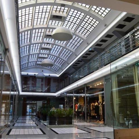 Central Passage - Einkaufszentrum und Hotel