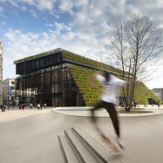 KÖ-Bogen II – Ganzheitliches Akustikdesign hinter der grünen Fassade
