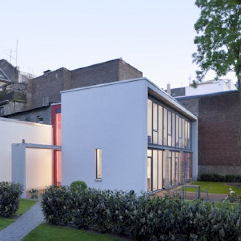 Einfamilienhaus-Neubau im innerstädtischen Altbaublock, Köln