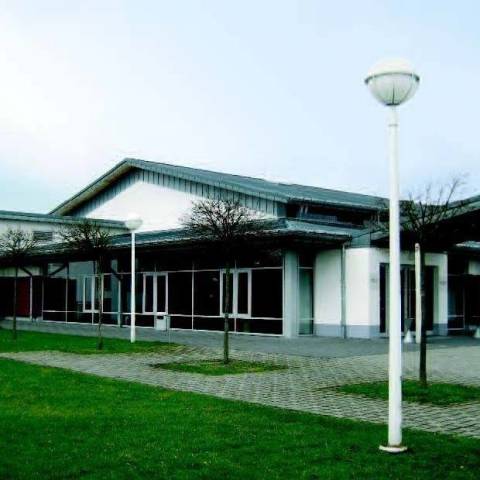 Dreifeld-Sporthalle