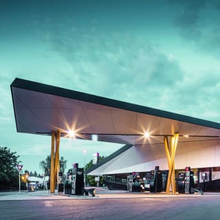 Tankstelle mit raffinierter Geometrie