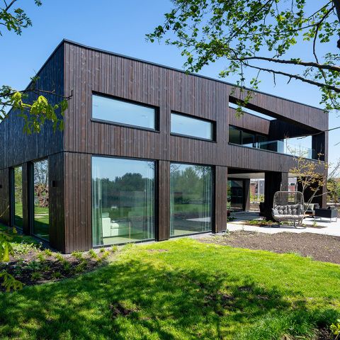 Villa Vuurlijn, Niederlande
