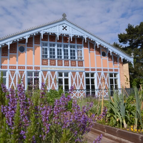 Neue Dachfläche für den Pavillon d'Armenonville, Paris