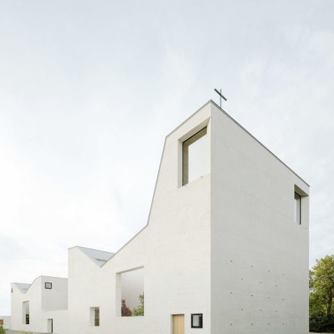 Petrus-Jakobus-Kirche mit Gemeindehaus