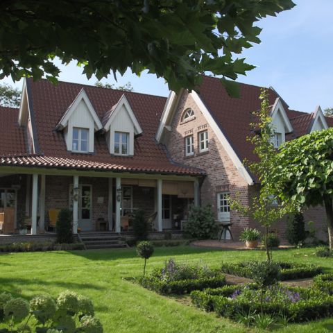 großzügiges Wohnen im Landhausstil