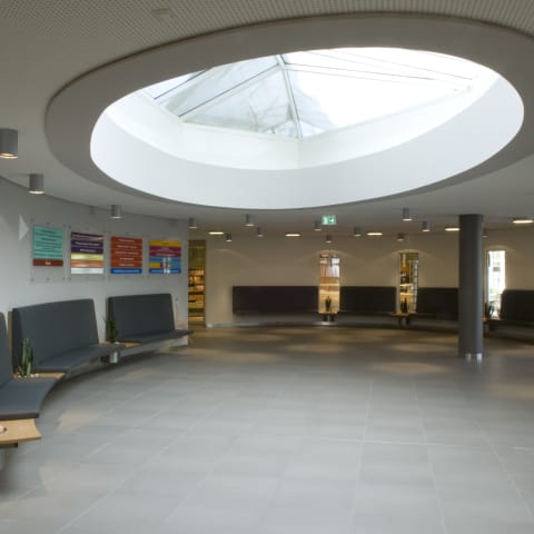 Umgestaltung des Eingangs- und Empfangsbereiches der SLK-Kliniken Heilbronn GmbH, Klinik am Gesundbrunnen