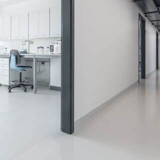 ÉMI-TÜV SÜD / Prüflabore und Flure