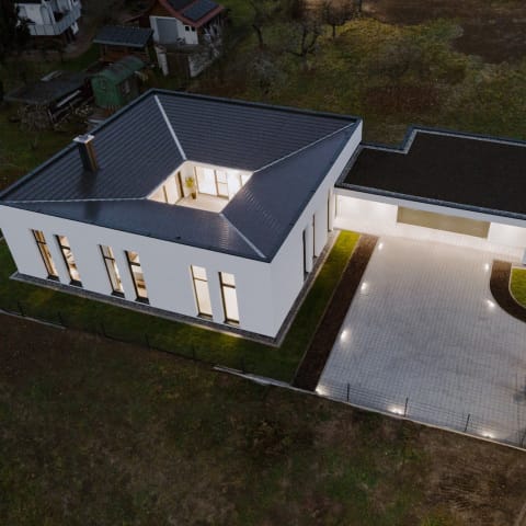 Neubau eines Einfamilienhauses in Holzbauweise mit Innenhof