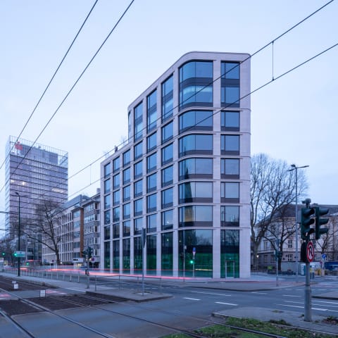 Vertikum, Büro- und Geschäftsgebäude Berliner Allee