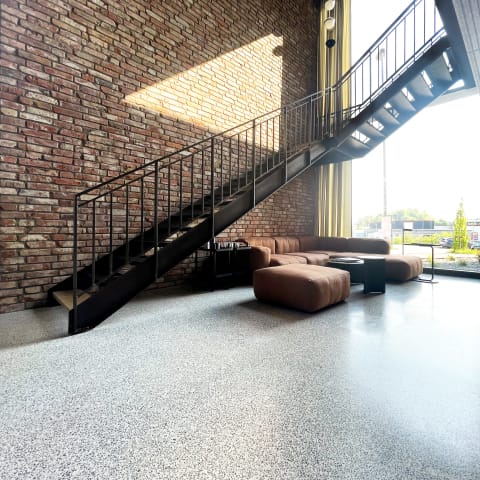 Terrazzo trifft Backstein