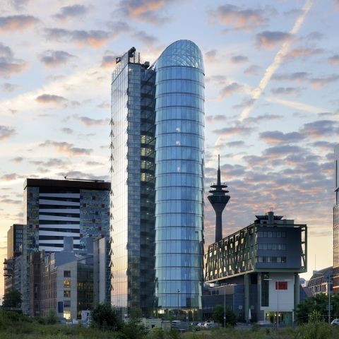 SIGN! - prägnanter Büroneubau im Medienhafen Düsseldorf