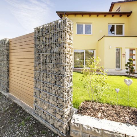 Sichtschutzzaun mit Gabionen