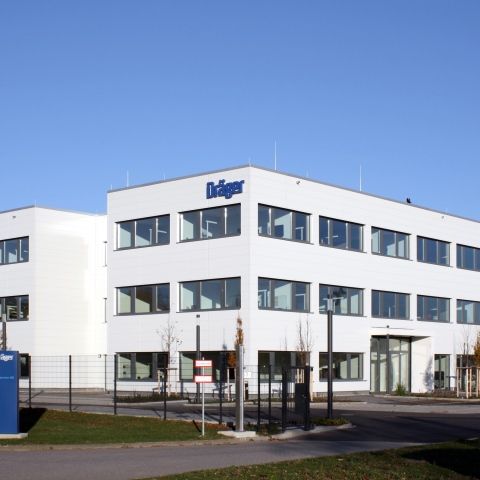 Neubau eines Verwaltungsgebäudes mit Lagerhalle und Werkstätten