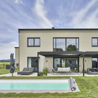 Moderne Tageslichtarchitektur mit Wohlfühl-Atmosphäre