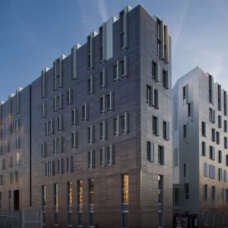 Wohngebäude mit integriertem Theater