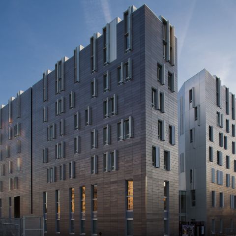 Wohngebäude mit integriertem Theater