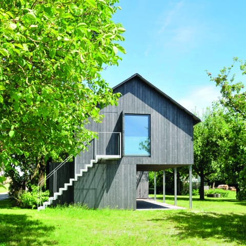 WEITERGEBAUT - ATELIERHAUS HOFBERG