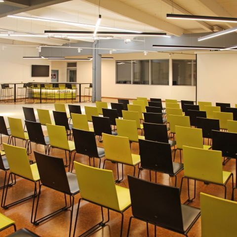 Ausbau einer Industriehalle zu einem Showroom