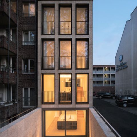 Stadthaus Schwalbengasse - Wohnen und Arbeiten auf zwölf Ebenen