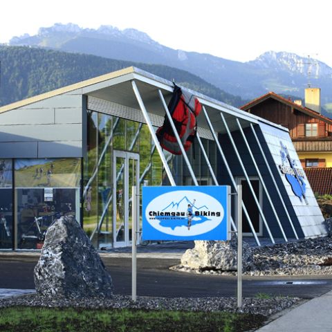 Wohnhaus mit Bikeshop