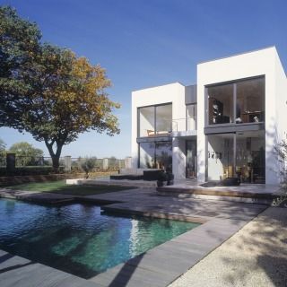 Wohnhaus mit Naturpool