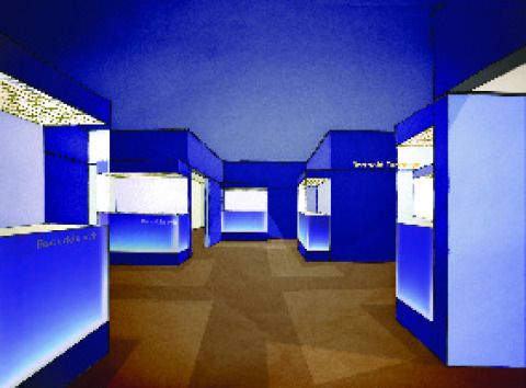 Lapislazuli-Buchkreuz mit Standvitrinen