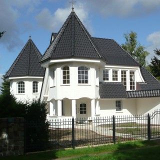 Einfamilienwohnhaus mit Keller und Garage in Berlin