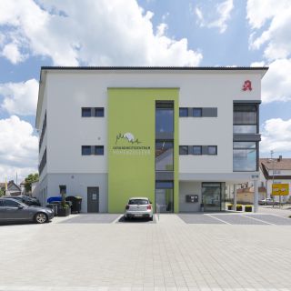 Mehrgeschossiges Gesundheitszentrum von ZimmerMeisterHaus-Manufaktur Willi Mayer