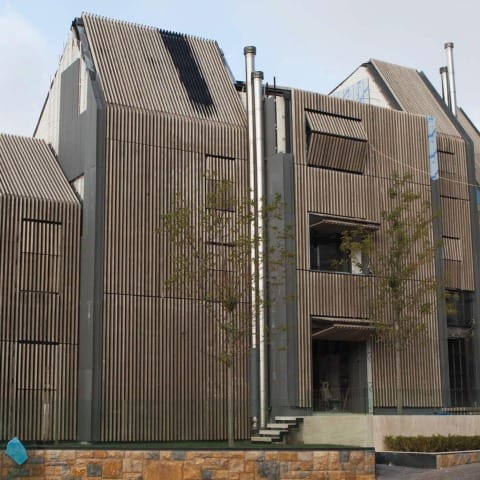 Holzfassade für Ski-Chalet in Mzaar, Kfardebian