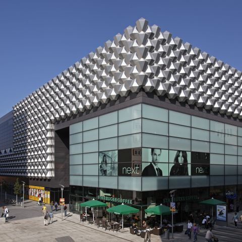 Centrum Galerie in Dresden mit Fassade in Wabenkonstruktion