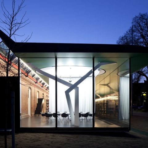 Das Pferd an der Decke - Bibliothek für Architektur, Design und Kunst