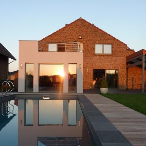 Wohnhaus H | Erweiterung Wohnhaus mit Pool in räumlichem Zusammenhang