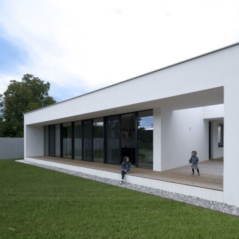 Moderner Bungalow mit Atrium