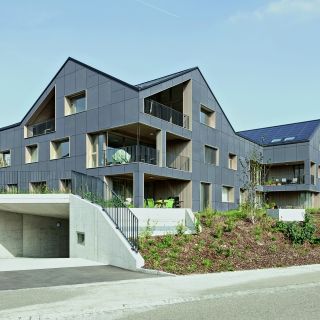 Energieautarkes Mehrfamilienhaus in Brütten