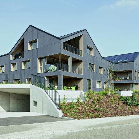 Energieautarkes Mehrfamilienhaus in Brütten