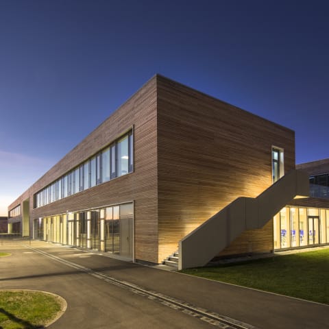 Neubau Grundschule mit Sporthalle und zwei Kitas in Poing