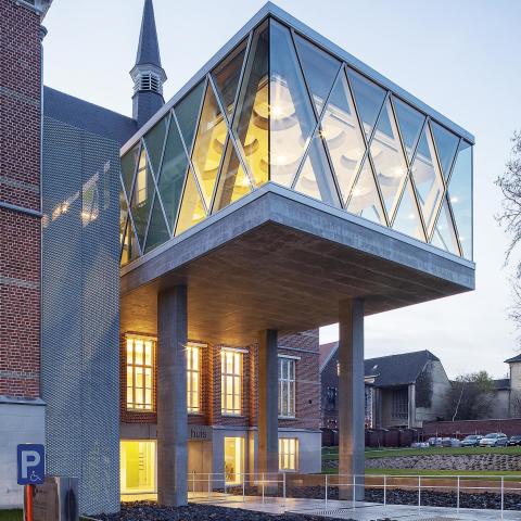 Umbau eines historischen Waisenhauses in ein Amt für Soziale Dienste