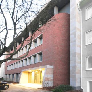 Rematerialisierung der Nachkriegsmoderne im Städtebaulichen Kontext