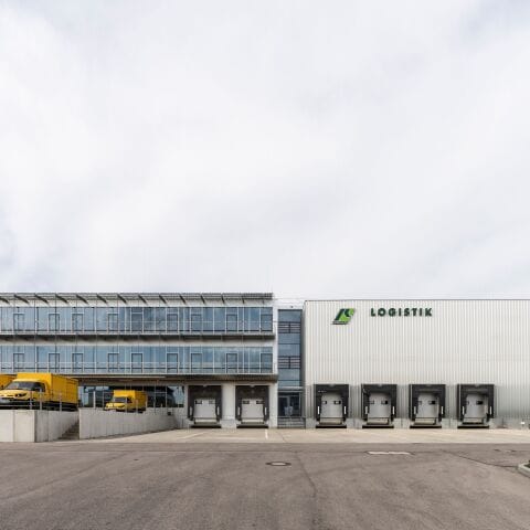 Bürogebäude mit Poststützpunkt und Logistikhalle, Petershausen