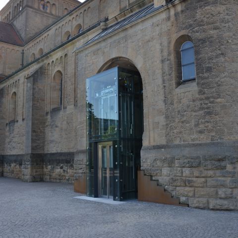 Außenaufzug Kirche