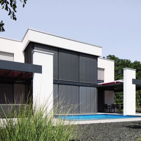 Passivhaus mit stilvollen Hitzeschutz