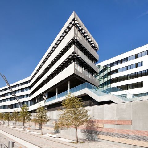 HafenCity Universität in unifarbenem Purismus