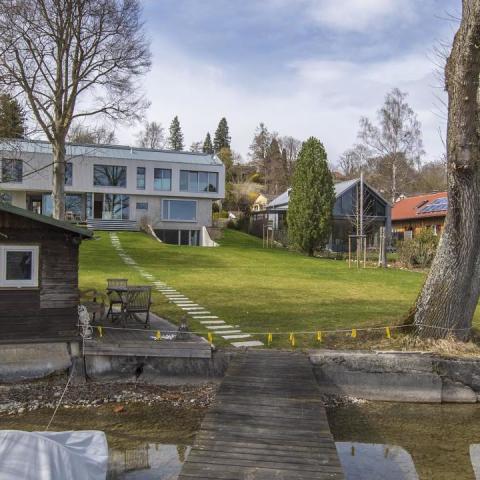 Wohnhaus am See aus Infraleichtbeton