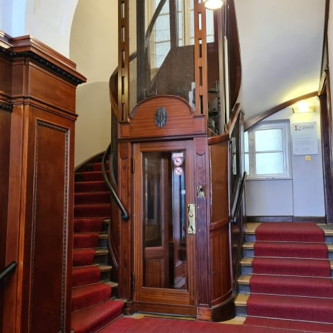 Ökologische Treppenhaus- und Aufzug-Sanierung