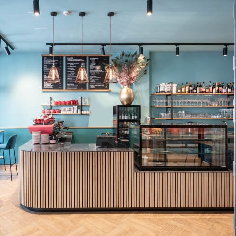 Frühstück mit Pfau - Lewy Wein-Bistro