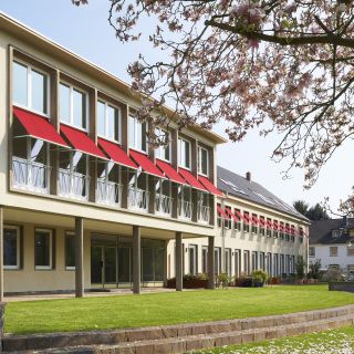 Ludwig Gies Park; Wohnen im ehemaligen Rathaus