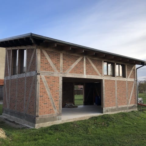 Im Bau: Solares Fachwerk-Gebäude