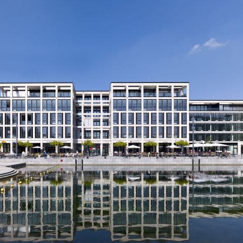 RIVA 1 - Bürogebäude mit Gastronomie und Penthousewohnungen