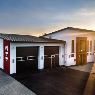 Neubau eines Feuerwehrgerätehauses als Zwillingsbau aus Ense